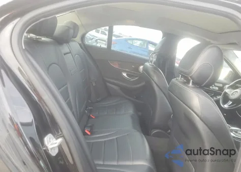 2016 Mercedes-Benz C 300 4Matic z USA, uszkodzony, nr VIN 55SWF4KB7GU117308